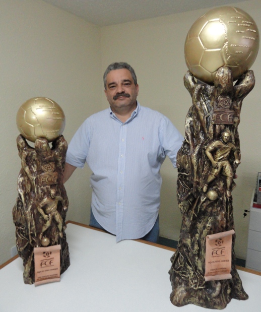 Presidente Mauro Carmelio e Trofeus do Estadual 2011 2