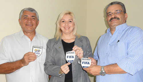 Entrega do Escudo FIFA Eveliny Almeida