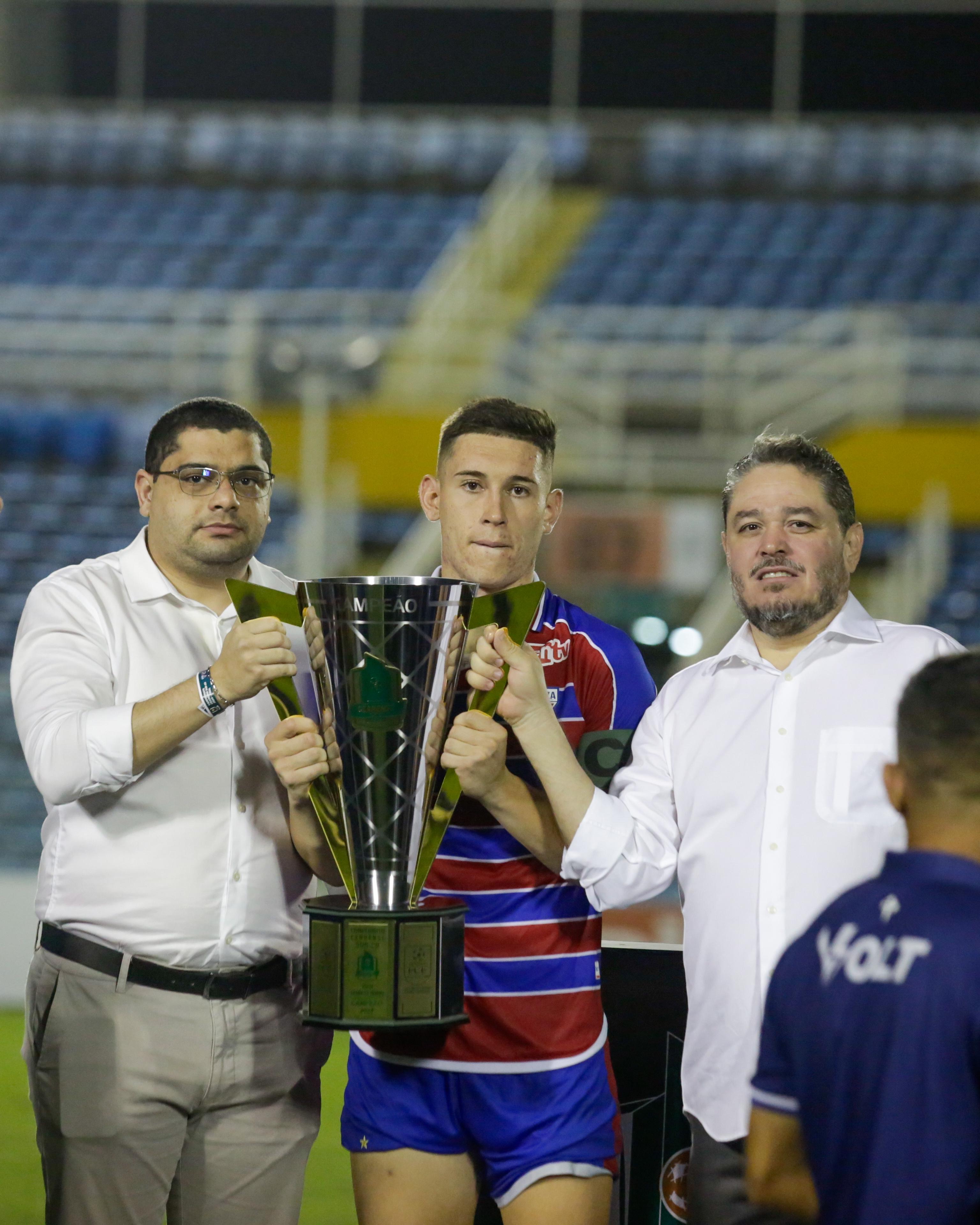 Mauro Neto e Geobert premiacao sub-20